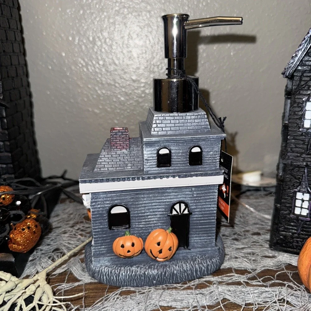 Halloween Haunted House Soap Dispenser Flying Ghost Pumpkins New Spooky Seasonal